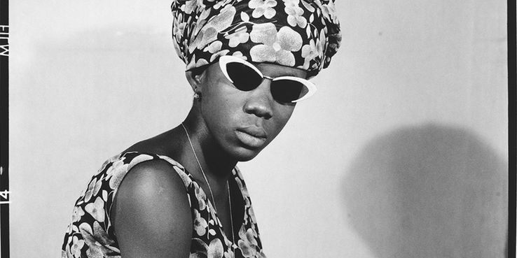 african fashion style magazine - MALICK-SIDBE - portrait of a photographer - dn africa - studio 24 nigeria- mademoiselle_kadiatou_toure_avec_mes_verres_fumes_1969