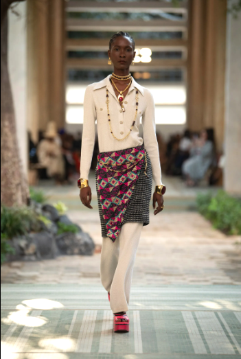 CHANEL - DAKAR FASHION SHOW -Métiers d'art 2022-23  - LOOK 11