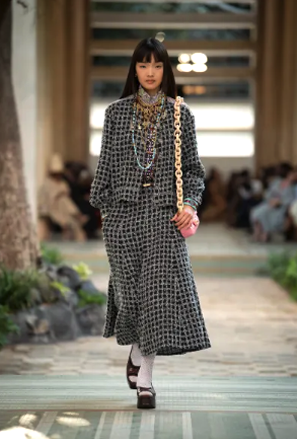 CHANEL - DAKAR FASHION SHOW -Métiers d'art 2022-23  - LOOK 33