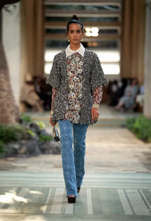 CHANEL - DAKAR FASHION SHOW -Métiers d'art 2022-23  - LOOK 36