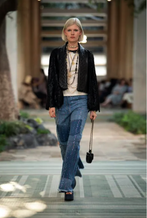 CHANEL - DAKAR FASHION SHOW -Métiers d'art 2022-23  - LOOK 37