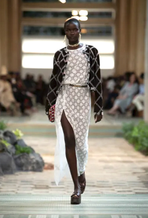 CHANEL - DAKAR FASHION SHOW -Métiers d'art 2022-23  - LOOK 44