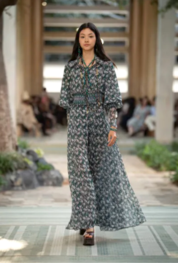 CHANEL-DAKAR-FASHION-SHOW-Métiers-d'art-2022-23 -LOOK-46