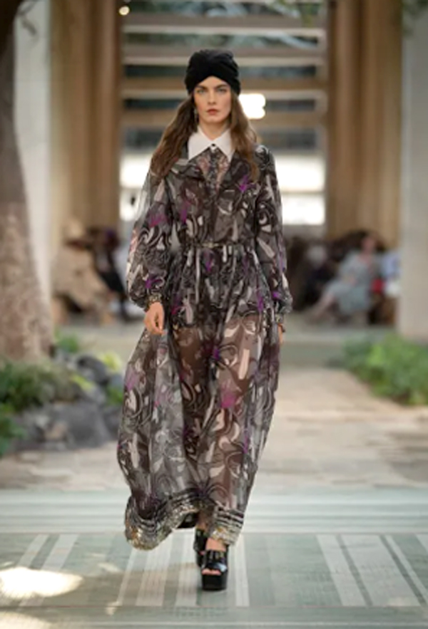 CHANEL-DAKAR-FASHION-SHOW-Métiers-d'art-2022-23 -LOOK-48