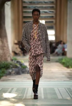 CHANEL - DAKAR FASHION SHOW -Métiers d'art 2022-23  - LOOK 49