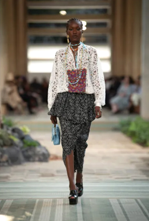 CHANEL - DAKAR FASHION SHOW -Métiers d'art 2022-23  - LOOK 50