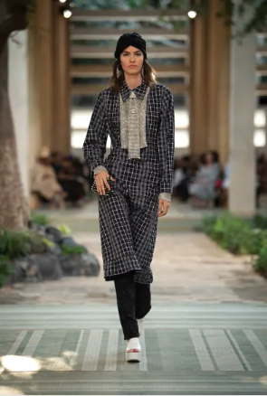 CHANEL - DAKAR FASHION SHOW -Métiers d'art 2022-23  - LOOK 60