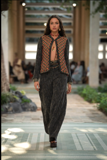 CHANEL - DAKAR FASHION SHOW -Métiers d'art 2022/23  - LOOK 7