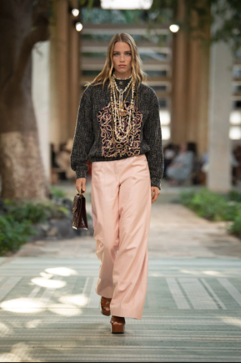 CHANEL - DAKAR FASHION SHOW -Métiers d'art 2022-23  - LOOK 8