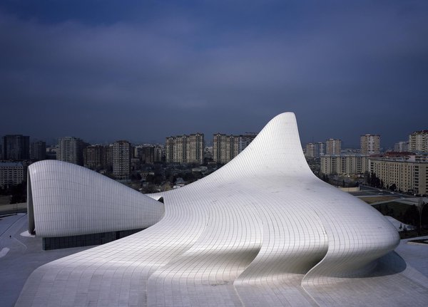 Azerbaidjian - une architecture ondulante signée Zaha HadidAnne Swynghedauw Plus qu’un édifice, le Centre culturel Heydar Aliyev de Bakou