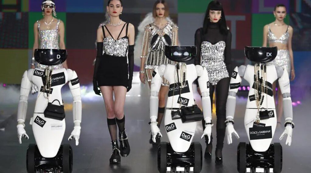 AI FASHION MAG -FASHION ROBOTS ON THE CATWALK