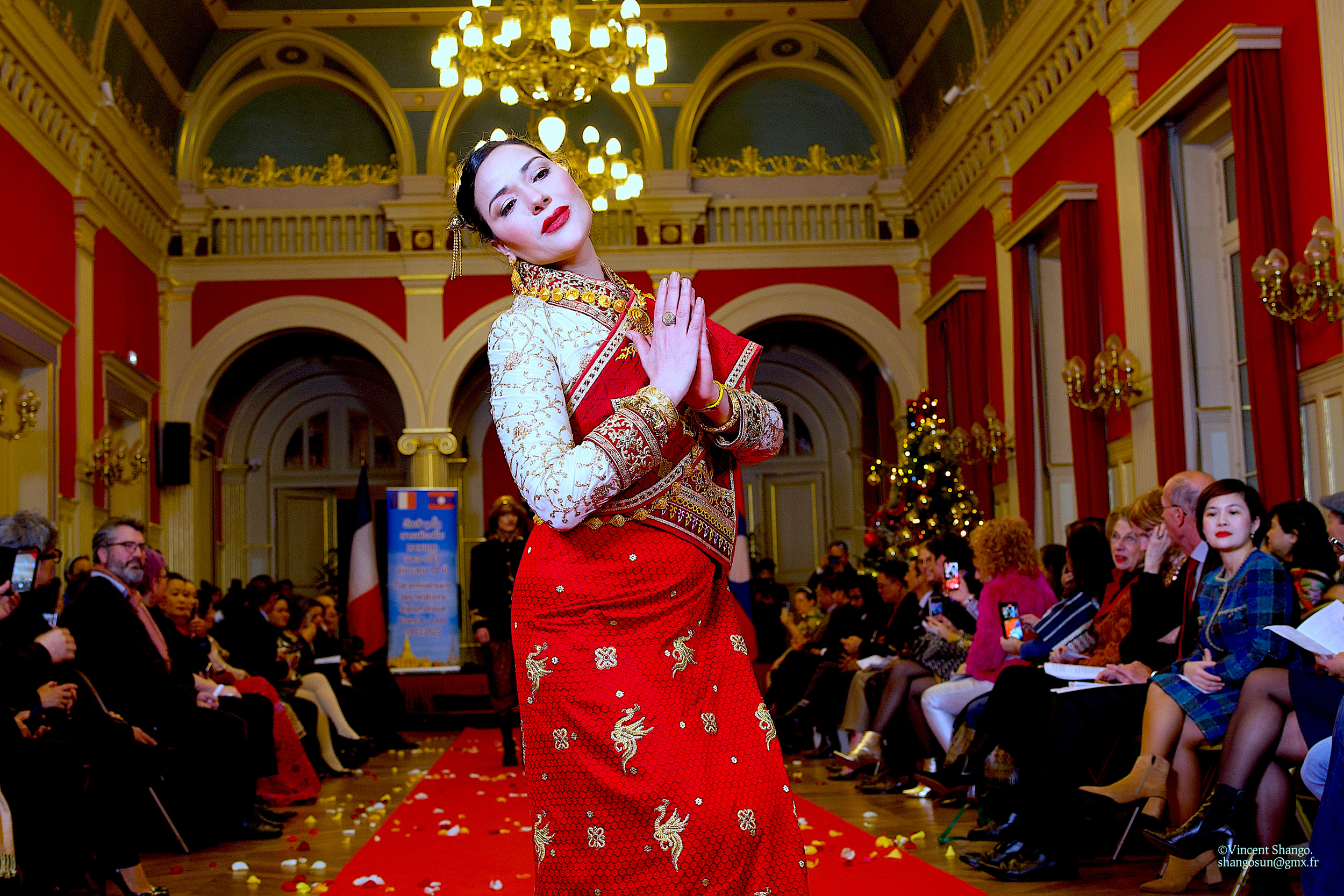 LAO-Fashion-Week.Showcase -2023-Lao-Fashion-Festival-in-Paris - Photographe Vincent SHANGO - Cameraman Charles JACKOTIN