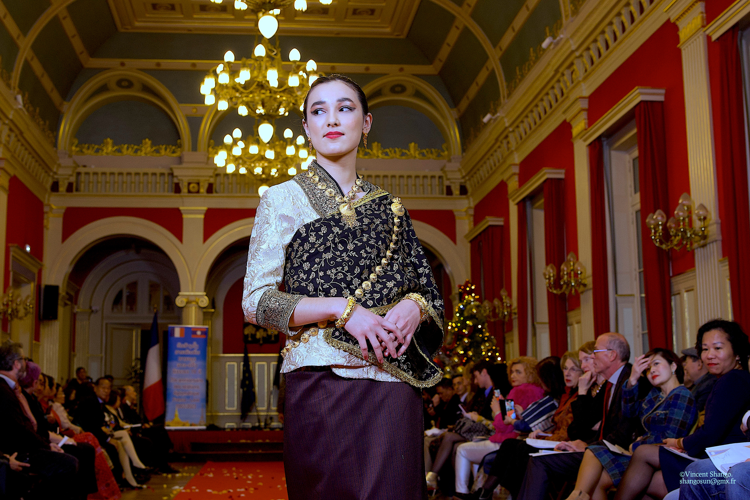 LAO-Fashion-Week.Showcase -2023-Lao-Fashion-Festival-in-Paris - Photographe Vincent SHANGO - Cameraman Charles JACKOTIN