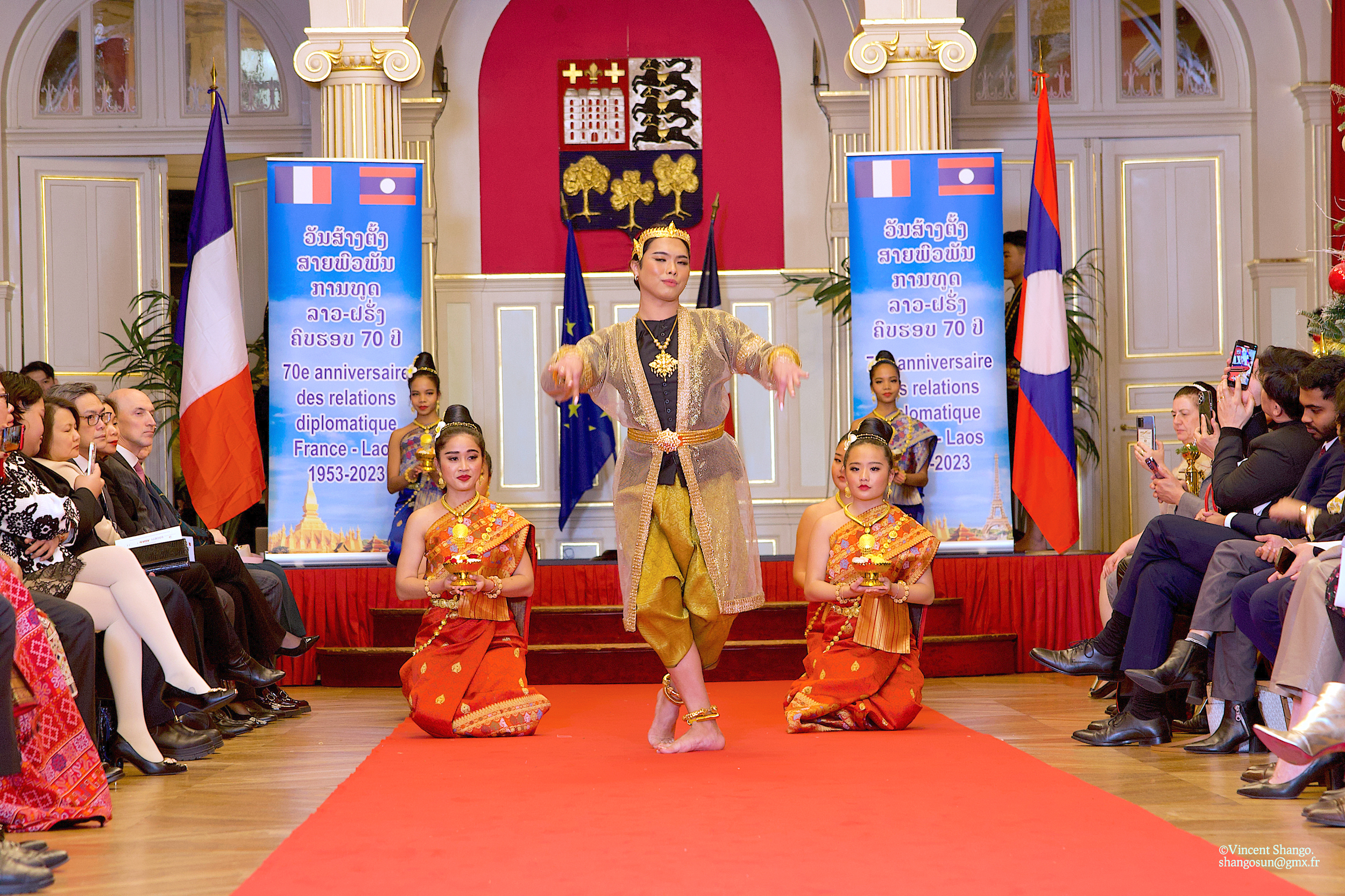 LAO-Fashion-Week.-2023-Lao-Fashion-Festival-in-Paris - Photographe Vincent SHANGO - Cameraman Charles JACKOTIN