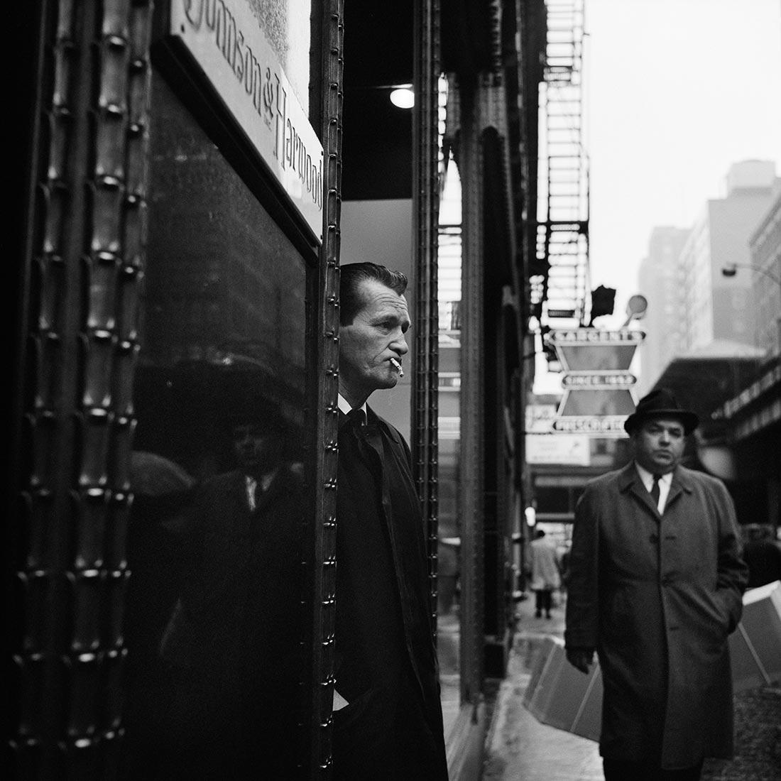©-The-Estate-of-Vivian-Maier,-courtesy-Collection-John-Maloof - MARCH 31 1966 CHICAGO-IL VM1966W01174-04-MC