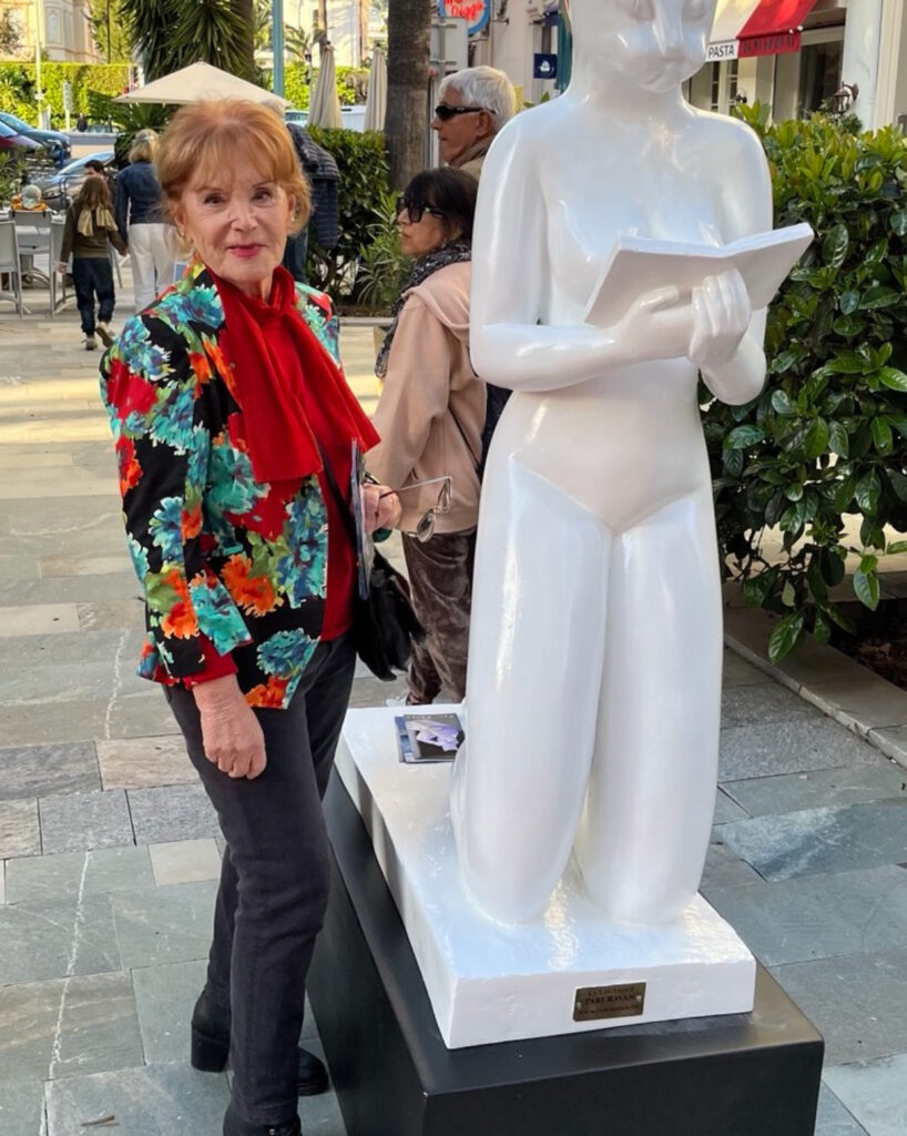 PariRavan Madame la liseuse, place Lamy Cannes 2024