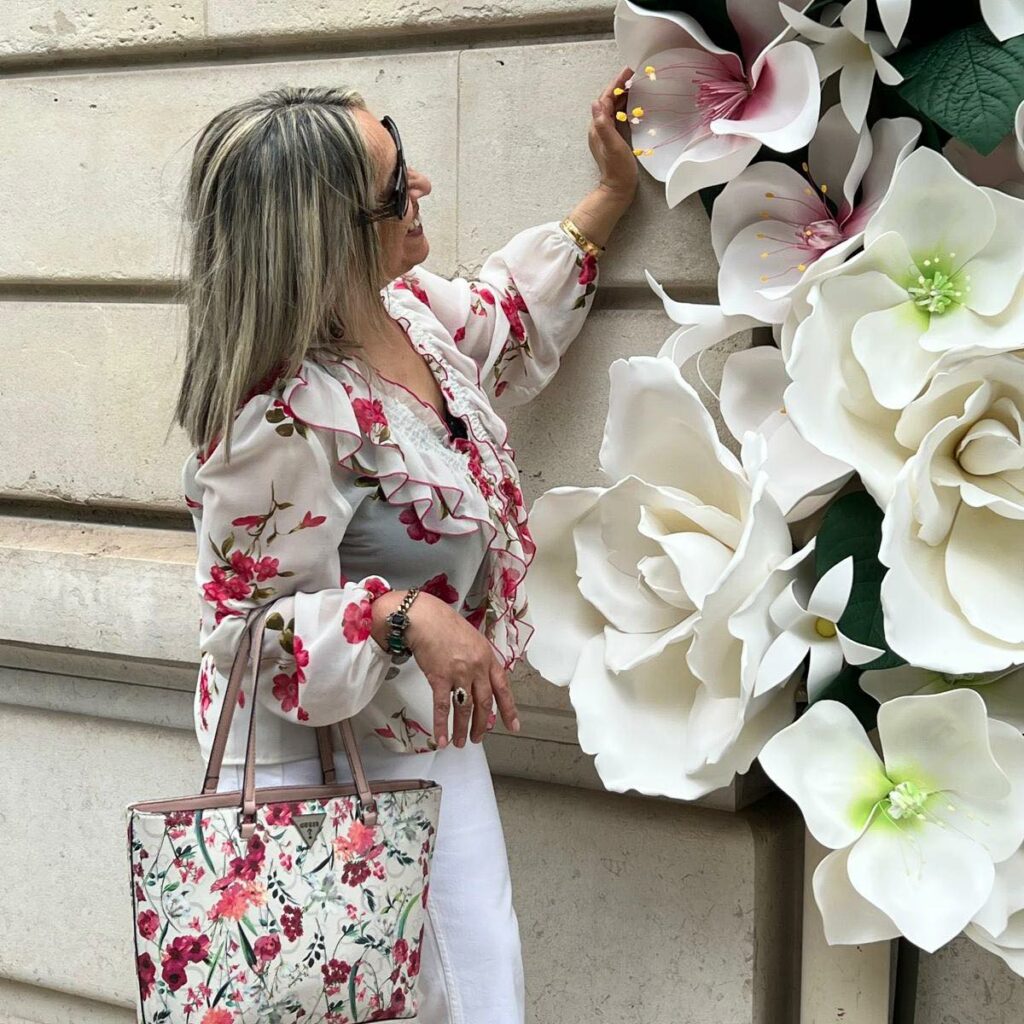Contemporary French Artist | Abstract Expressionism - Fady FERHI  presents her solo exhibition “L’appel de la lumière” at the International Art Gallery - Georges LEVY
