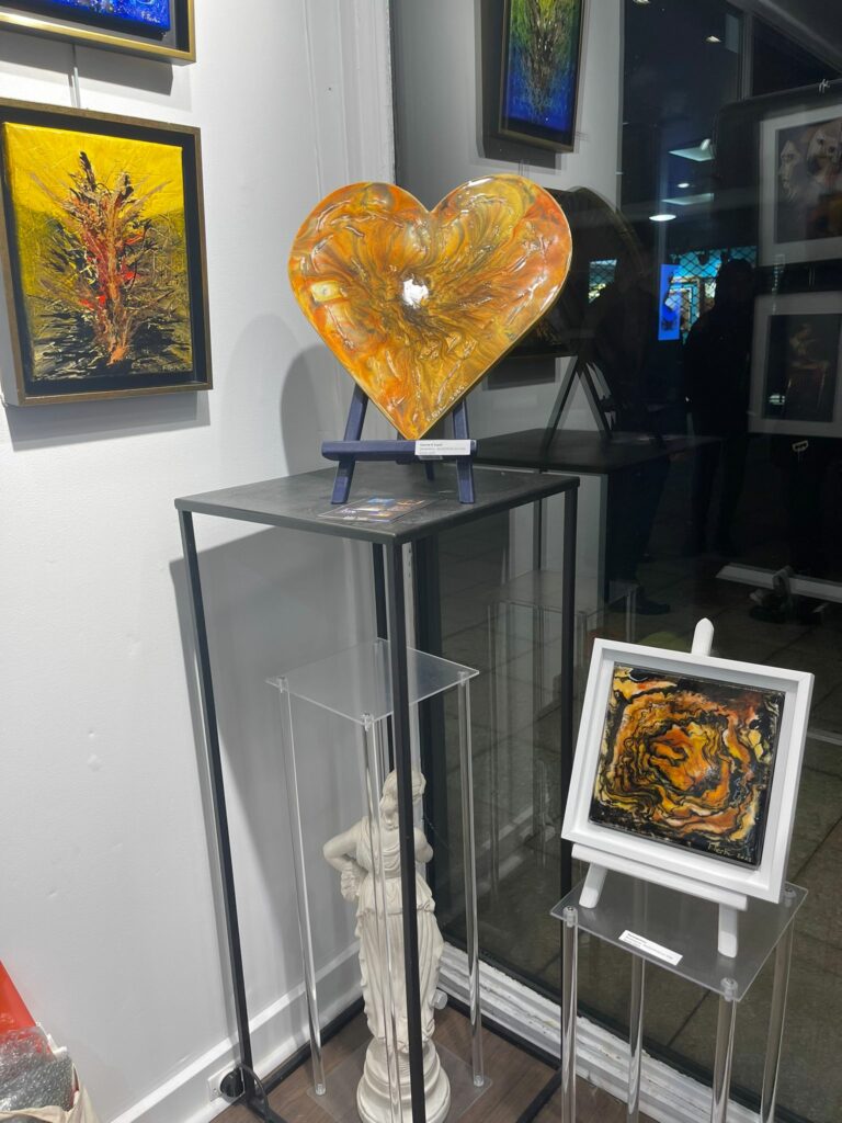 Contemporary French Artist | Abstract Expressionism - Fady FERHI  presents her solo exhibition L’appel de la lumière at the International Art Gallery - Georges LEVY