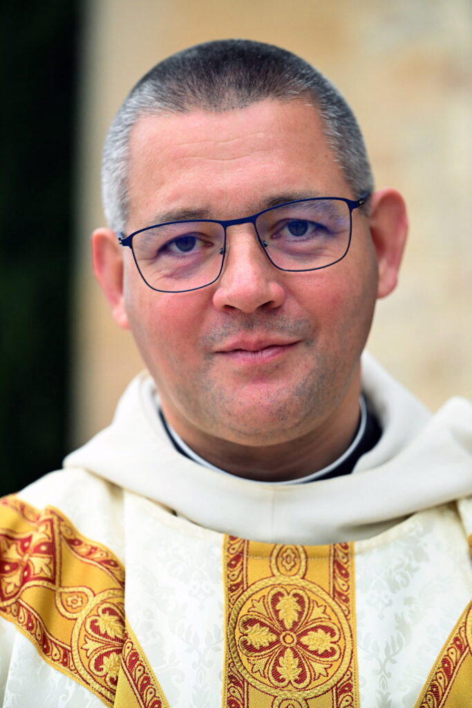 Father Olivier Barnay le-pere-olivier-barnay-du-groupement-paroissial-de-pont-de-veyle-photo-pierre-yves-royet