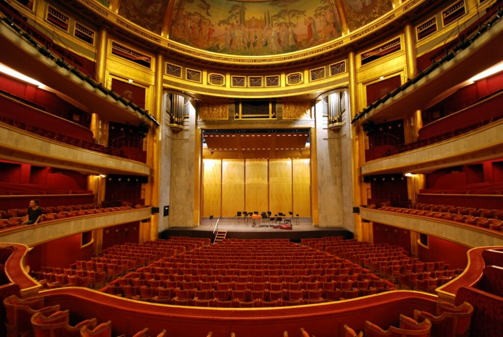 paris-theatre-des-champs-elysees 