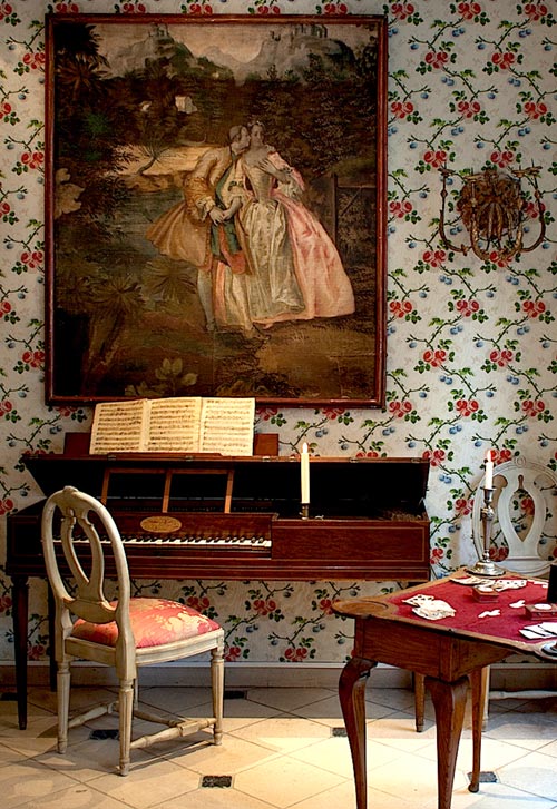 Hôtel Caron de Beaumarchais – A Parisian Dream in the Marais The Lobby Piano