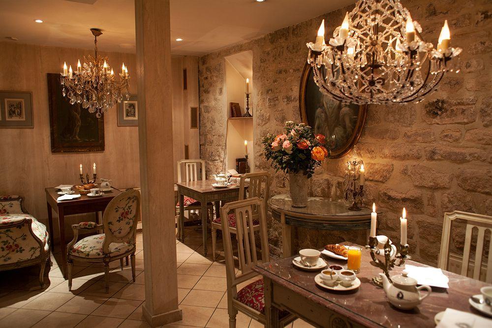 Hôtel Caron de Beaumarchais – A Parisian Dream in the Marais - paris-hotel-caron-de-beaumarchais-picture Crystal Chandelier - The restaurant