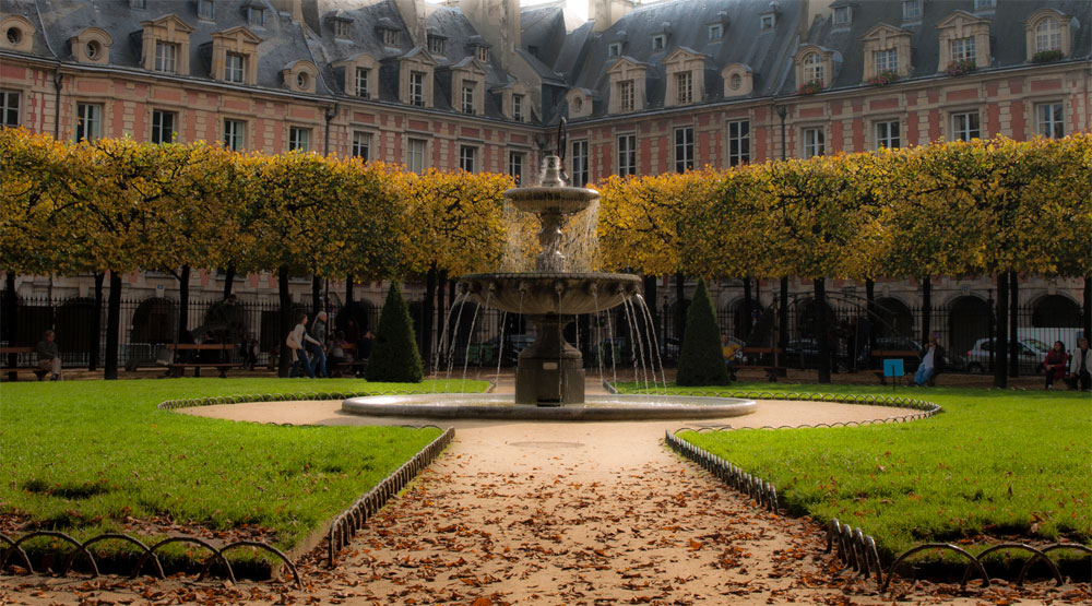 The Hôtel Caron de Beaumarchais, close to the great museums and most famous monuments of Paris - place-vosges